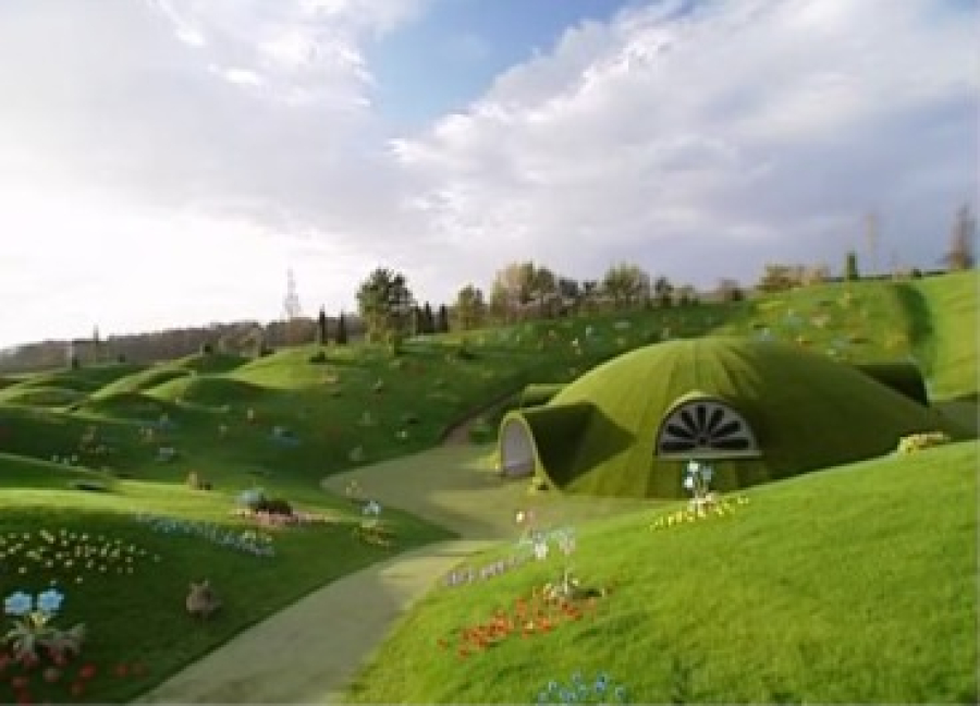 Você não vai acreditar: icônica colina dos 'Teletubbies' desapareceu por conta dos fãs. Veja!