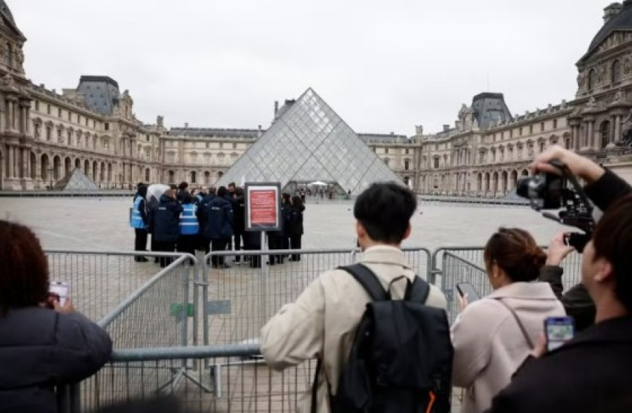 Louvre amanhece com segurança reforçada e turistas frustrados após roubo de joias