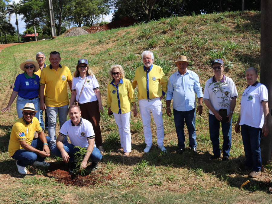 Bosque das Lembranças recebe novo plantio de árvores em homenagem às vítimas da Covid-19