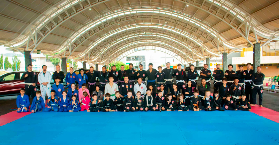 Escola de Artes Marciais promove grande evento de graduação de Jiu-Jitsu na Rua Coberta