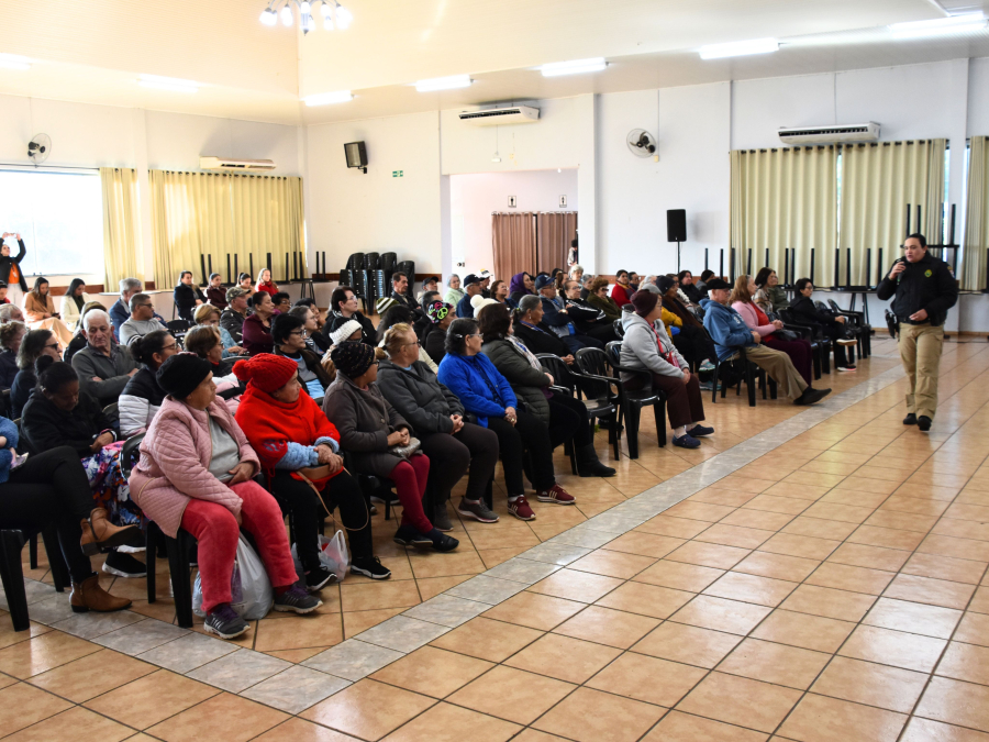 Palestras conscientizam sobre o enfrentamento à violência contra a pessoa idosa