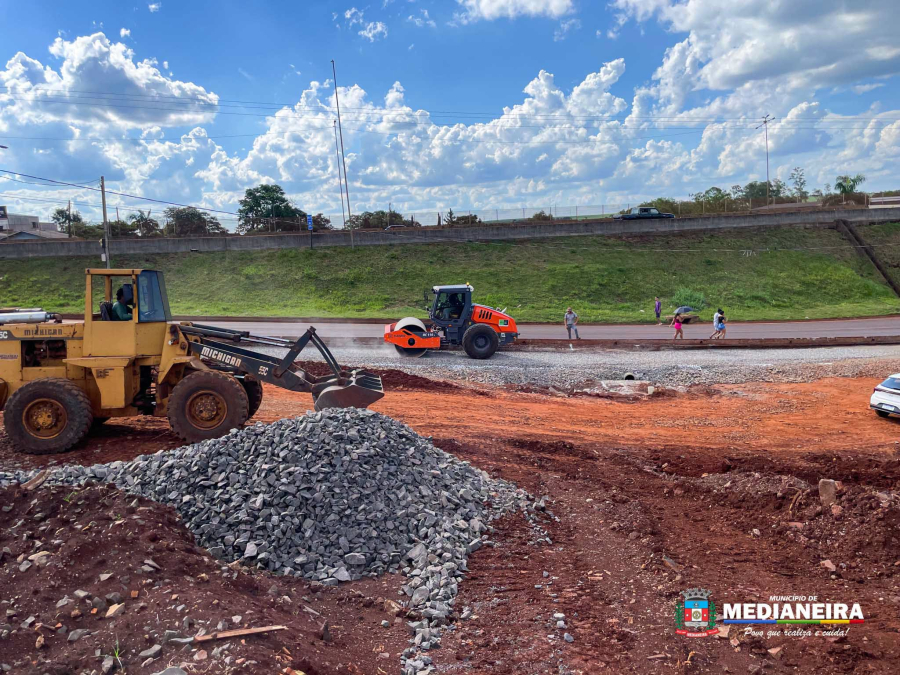 Secretaria de Obras avança com abertura da terceira faixa próximo a trincheira do Frimesa