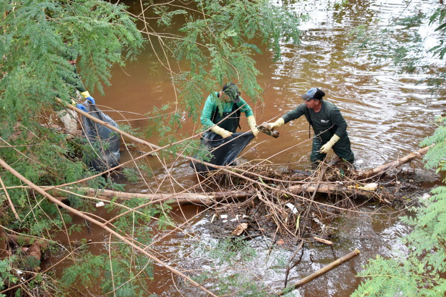 Governo Municipal inicia limpeza dos rios como ação preventiva contra alagamentos
